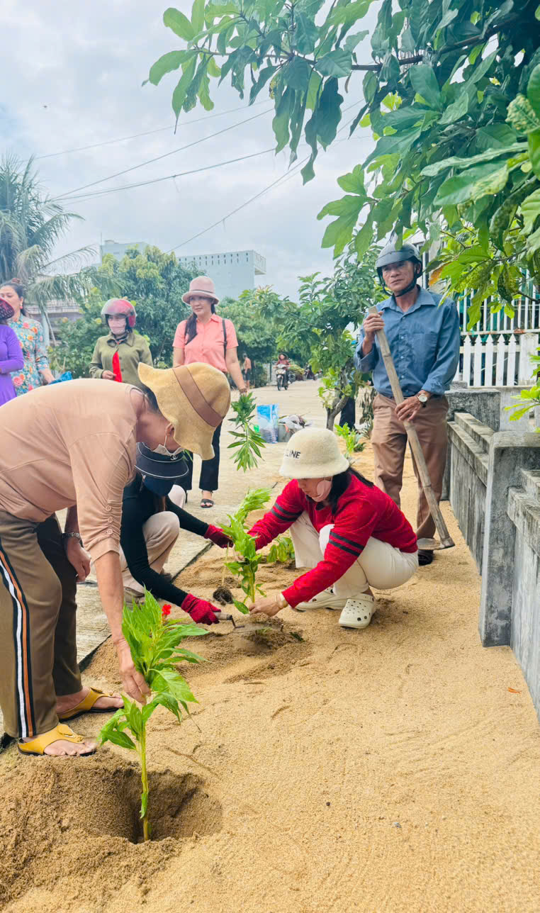 gen-n-PHỤ NỮ TRỒNG HOA 2